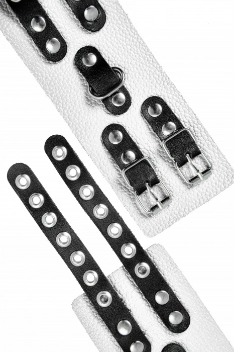 Бело-черные наручники с двумя ремешками и люверсами - Pecado - купить с доставкой в Коломне